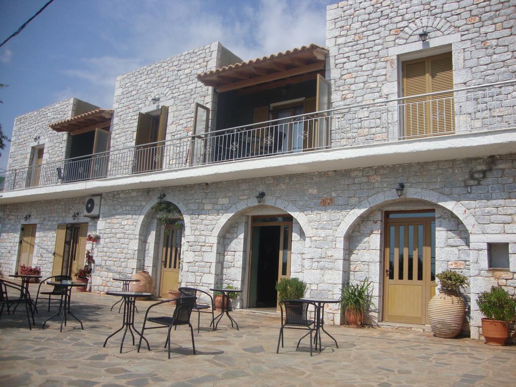 Kafiona Guesthouse Pírgos Dhiroú Exteriér fotografie