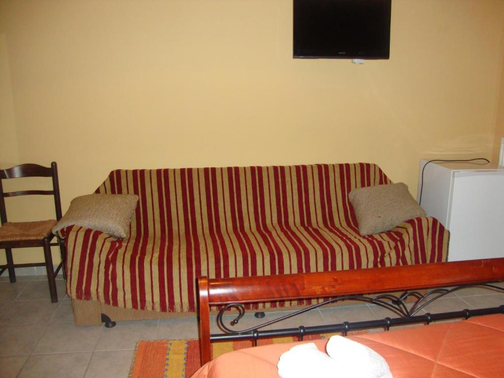 Kafiona Guesthouse Pírgos Dhiroú Pokoj fotografie
